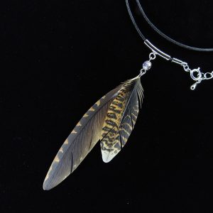アマミヤマシギ　ネックレス チェーン／革紐（尾羽・初列風切羽）
